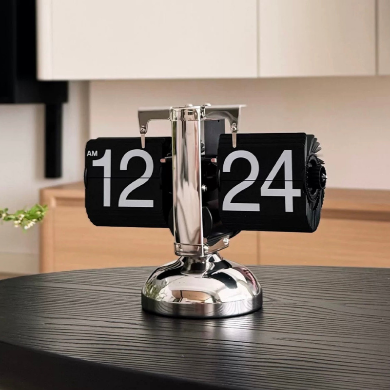 Automatic Page-Turning Desk Clock | Vintage European Style